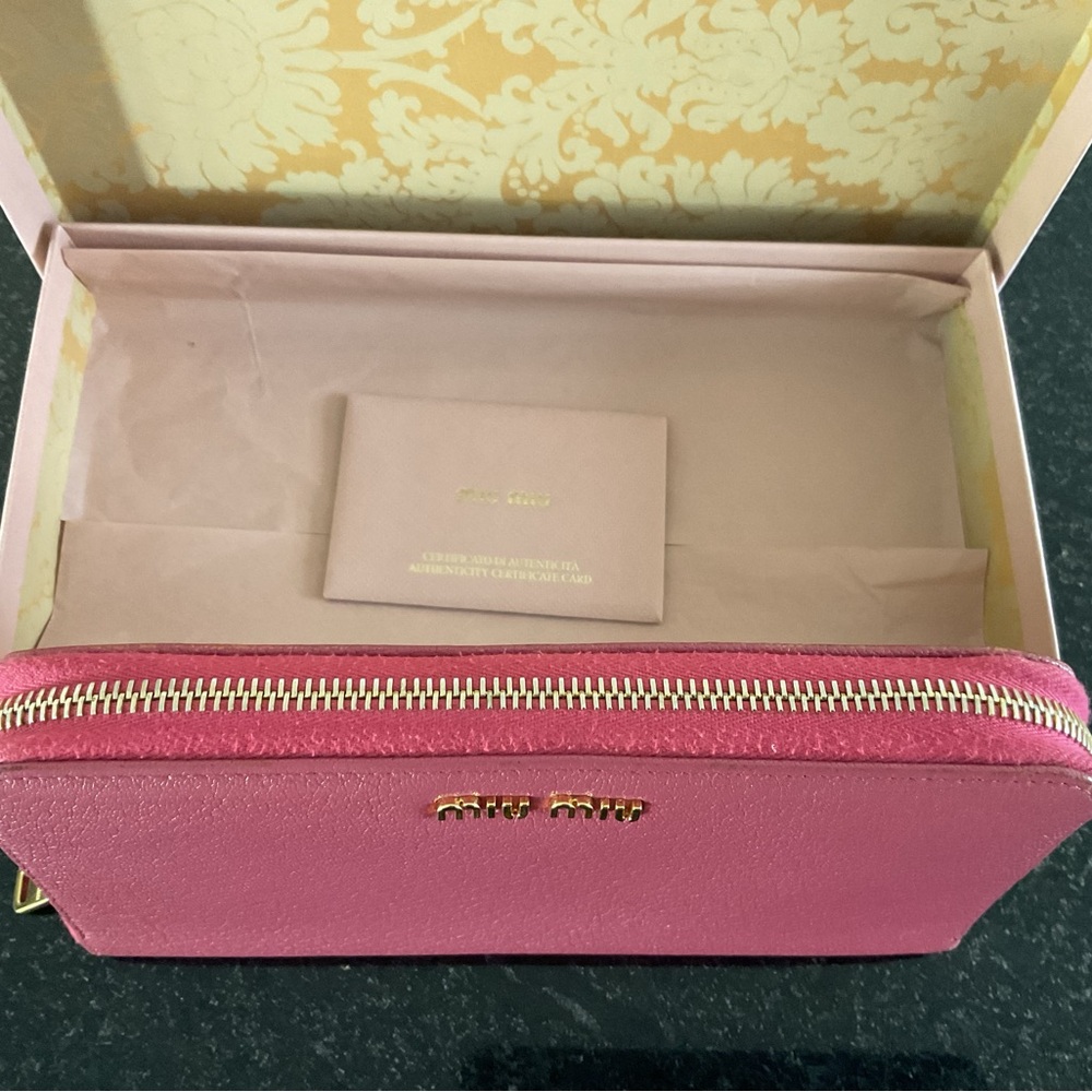 ❌SOLD. Miu Miu Zippy Raspberry Wallet - Picture 4 of 11